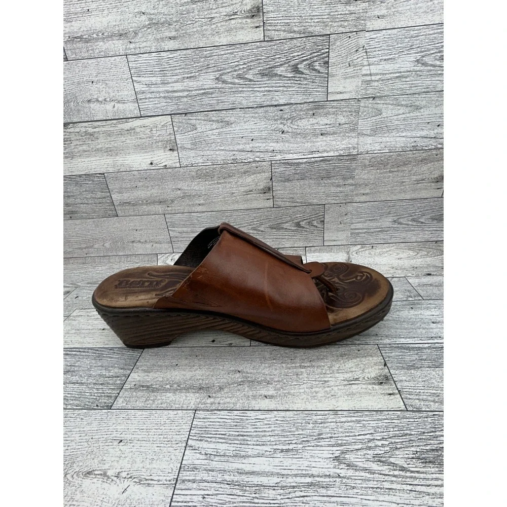 Born Brown Leather Tooled Footbed Thong Wedge Sandals B89626 Women Sz US8 EU39